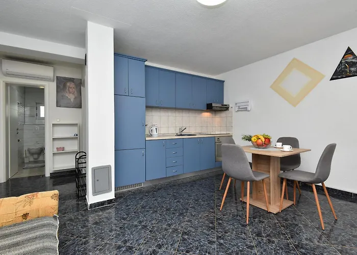 Kaurinovic Апартаменты Затон